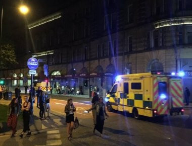 Σε νοσοκομεία οι 50 τραυματίες από την αιματηρή επίθεση στο Μάντσεστερ - Οι 17 σε κρίσιμη κατάσταση